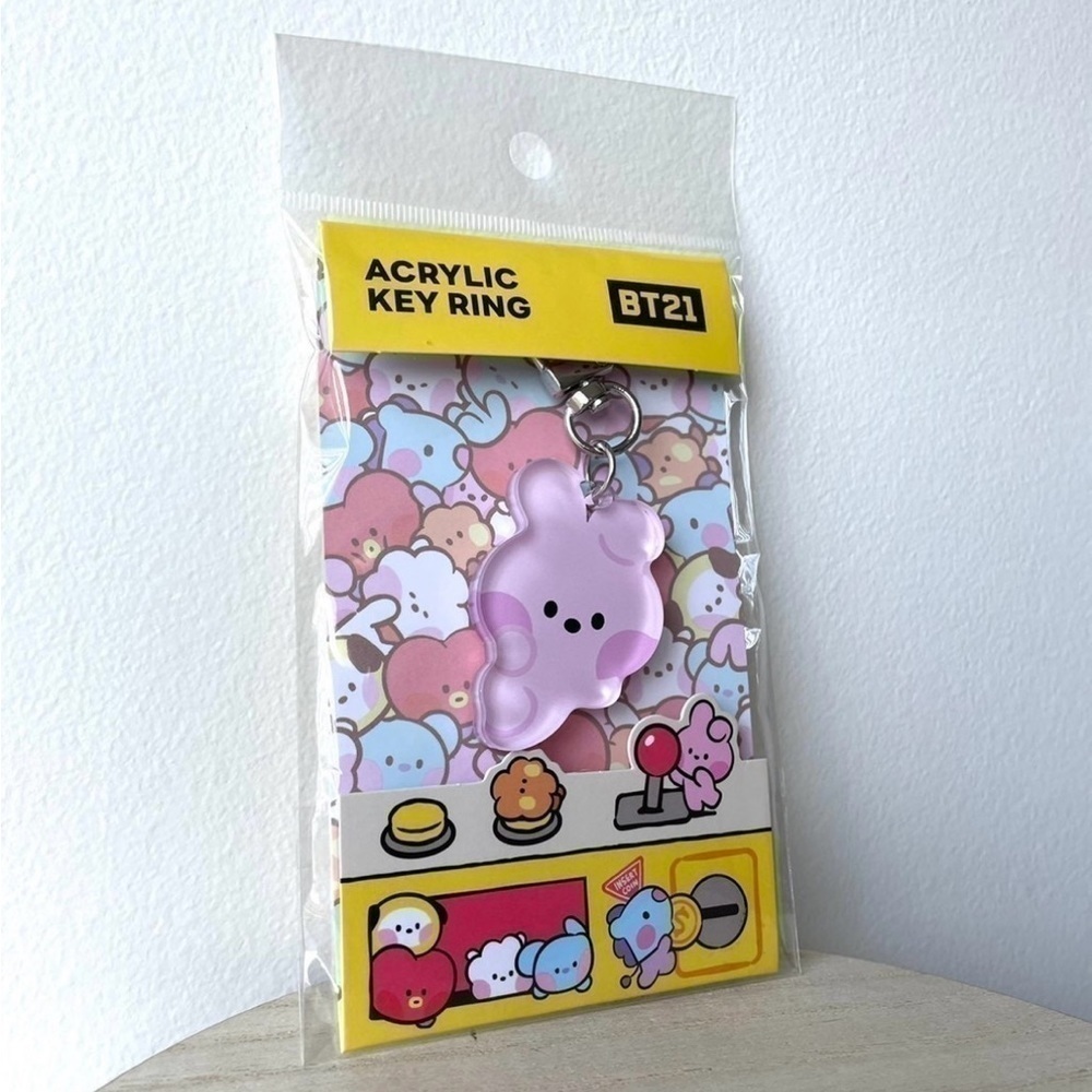 Cooky Acrylic Keychain ( Korean Exclusive ) BT21 | NWT 🩷 - Picture 3 of 6